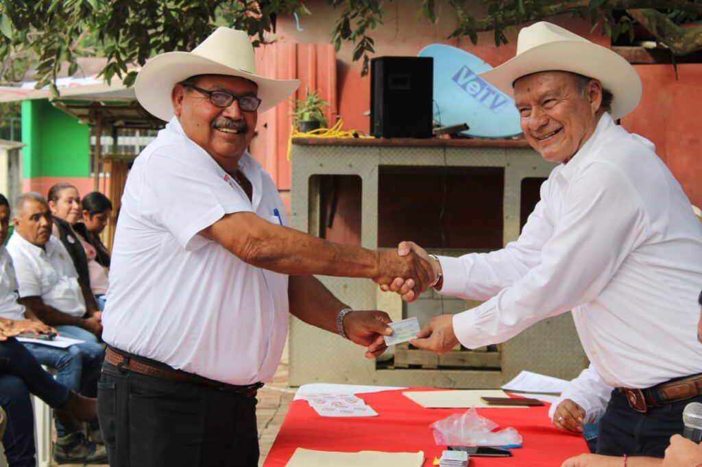 Toma protesta nuevo Comité Municipal Campesino en Pánuco.
