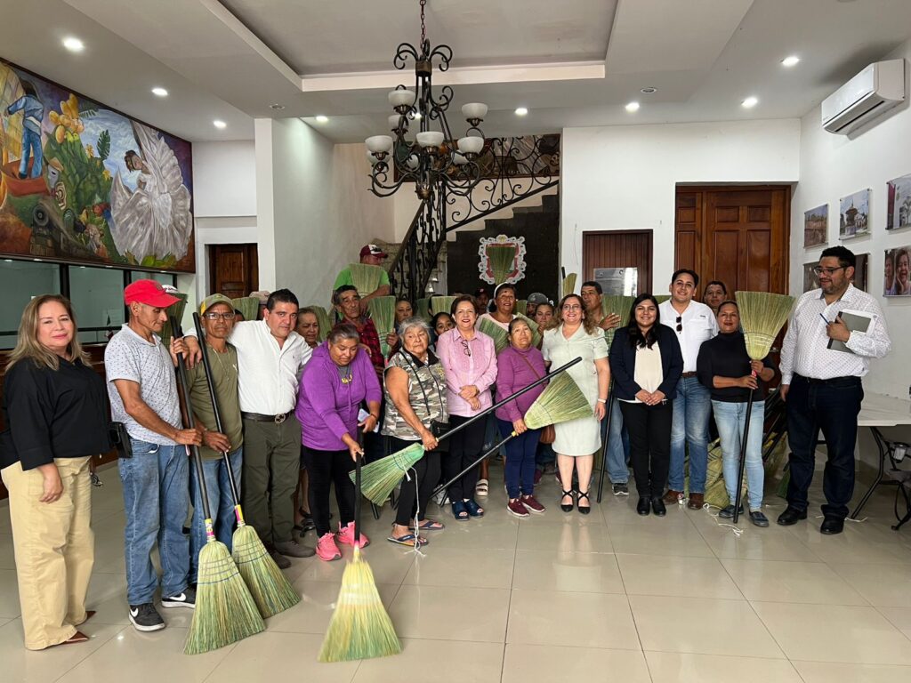 Continúan fortaleciendo al área de limpia pública en Pánuco.