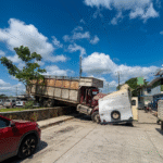 Aparatoso accidente de camión cañero en la carretera Pánuco–Tempoal.