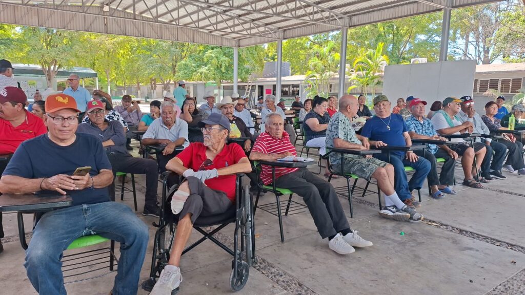 Exobreros del Ingenio Los Mochis exigen a Lorenzo Palé aclarar destino de millones de pesos de liquidaciones.